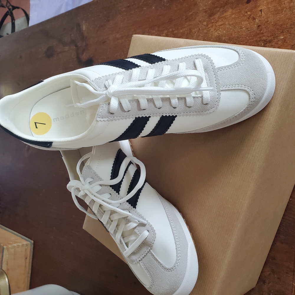 White and Black Madden Girl Low-Top Sneakers with Retro Design